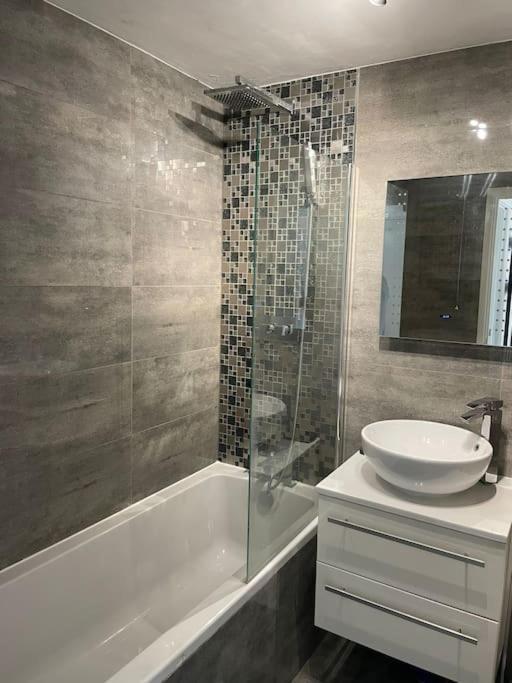 Grays Serviced Apartment Stifford 외부 사진